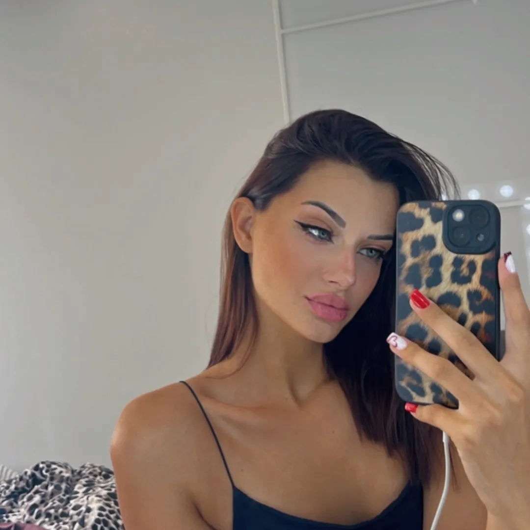 Dorina Arany Tóth _d_o_r_i_n_a_